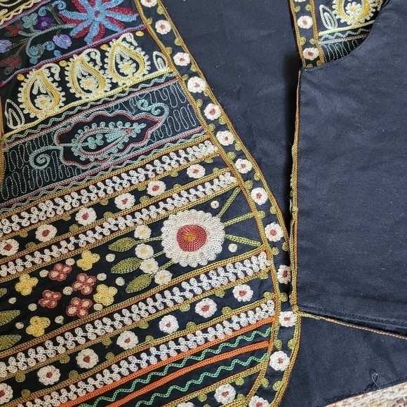 EMBROIDERED Vest | size MEDIUM - Picture 3 of 6